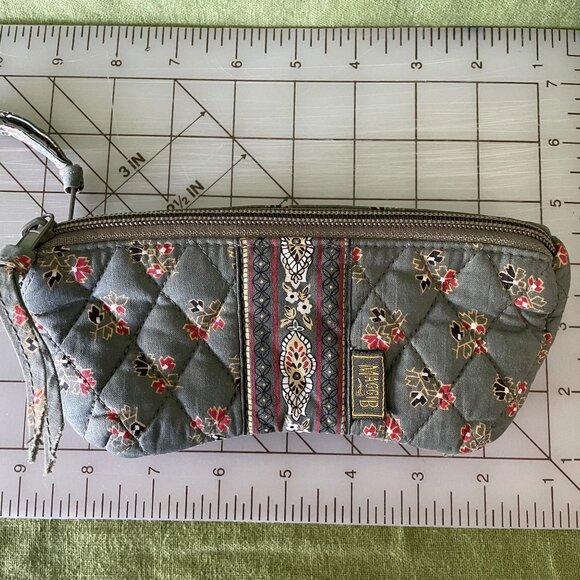 Vintage MaggiB Quilted Floral Two Compartment Belt Bag With Zipper Closures - Picture 7 of 8